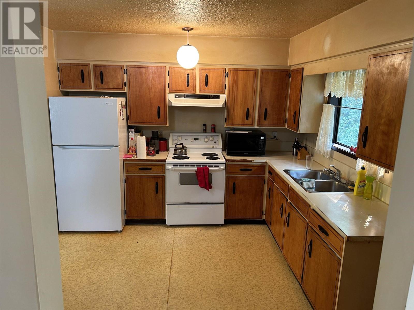 37984 Magnolia Crescent, Squamish, British Columbia  V8B 0X7 - Photo 2 - R2809207
