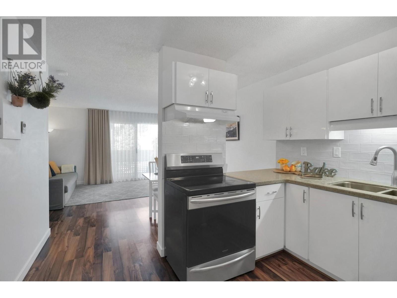 301 2055 Suffolk Avenue, Port Coquitlam, British Columbia  V3B 1H4 - Photo 4 - R2806559