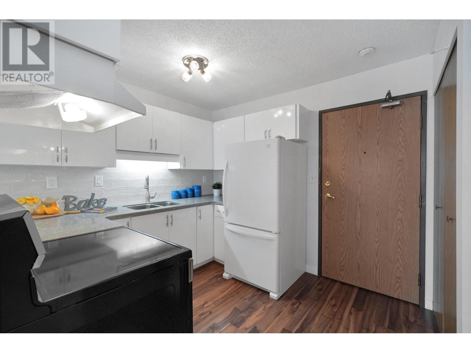 301 2055 Suffolk Avenue, Port Coquitlam, British Columbia  V3B 1H4 - Photo 5 - R2806559