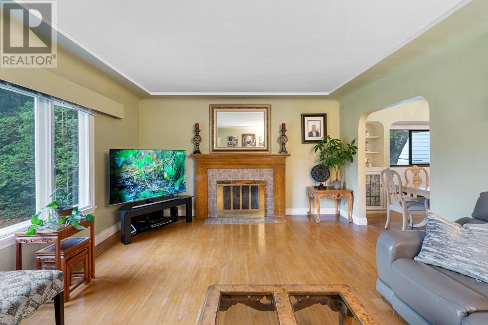 Property at 6909 GRANVILLE STREET image 3