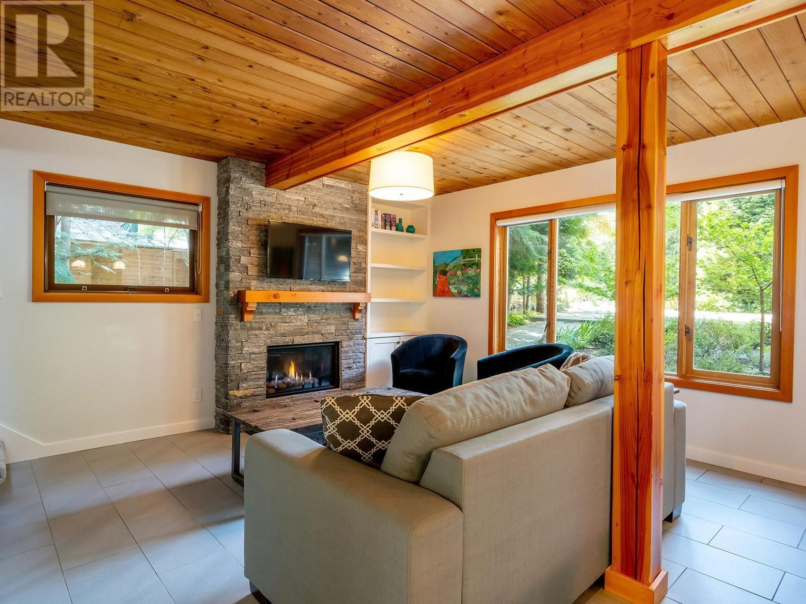 6626 Cedar Grove Lane, Whistler, British Columbia  V8E 0C5 - Photo 3 - R2809606