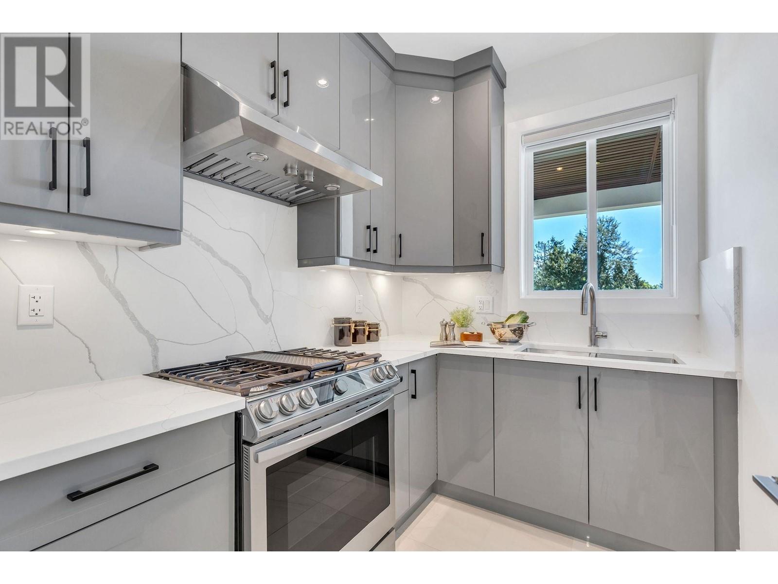 2257 Sicamous Avenue, Coquitlam, British Columbia  V3K 6R9 - Photo 15 - R2809691