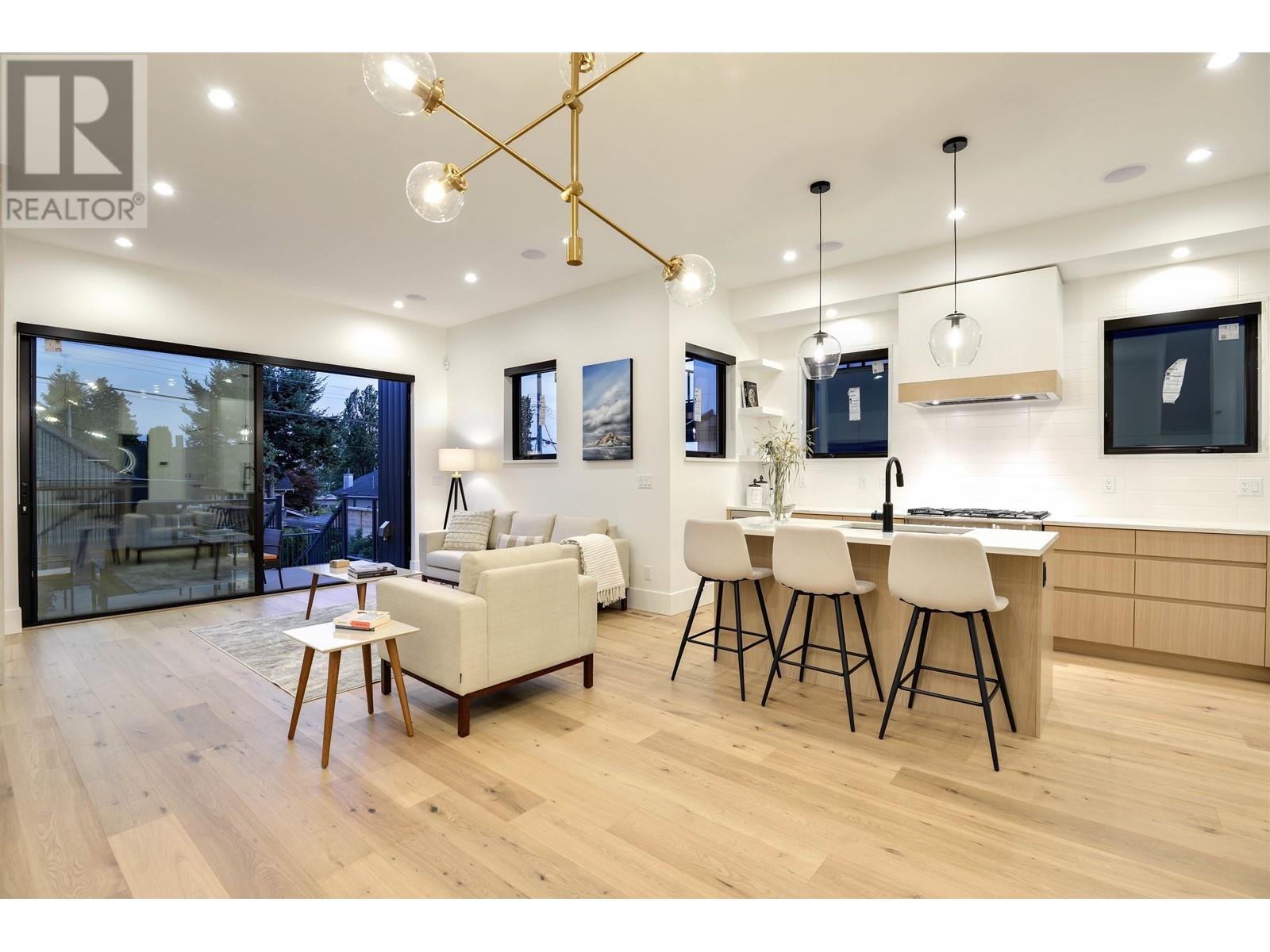425 W KEITH ROAD, north vancouver, British Columbia