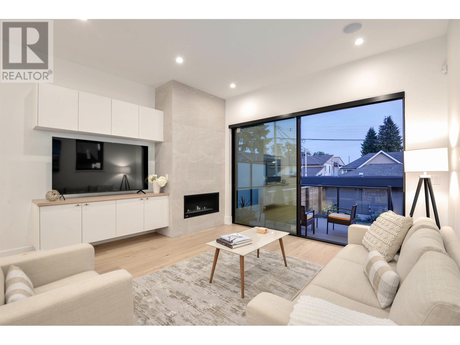 425 W Keith Road, North Vancouver, British Columbia  V7M 1M2 - Photo 3 - R2809705