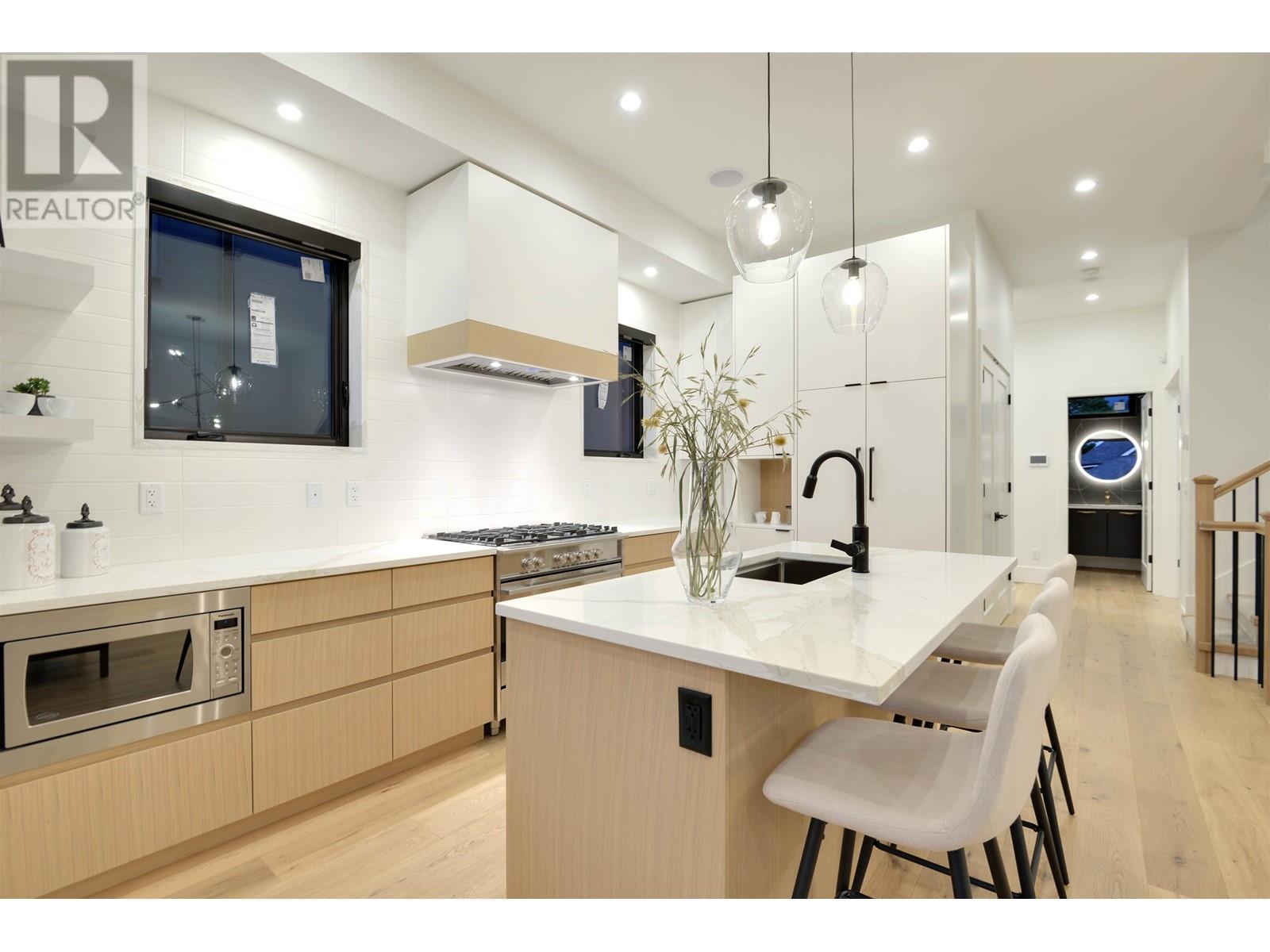 425 W Keith Road, North Vancouver, British Columbia  V7M 1M2 - Photo 7 - R2809705