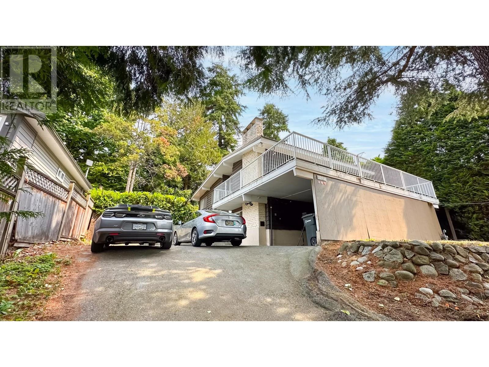 6451 Marine Drive, Burnaby, British Columbia  V3N 2Y5 - Photo 3 - R2809018