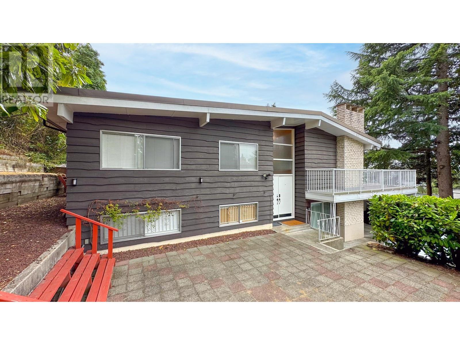6451 Marine Drive, Burnaby, British Columbia  V3N 2Y5 - Photo 2 - R2809018