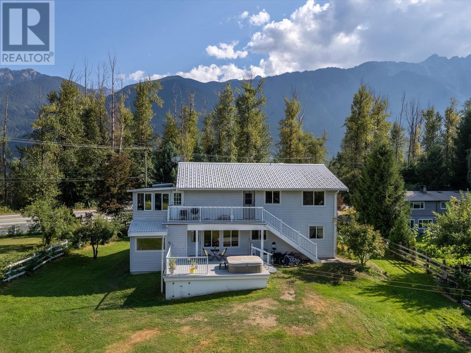 2003 Highway 99, Pemberton, British Columbia  V0N 2L1 - Photo 25 - R2809734