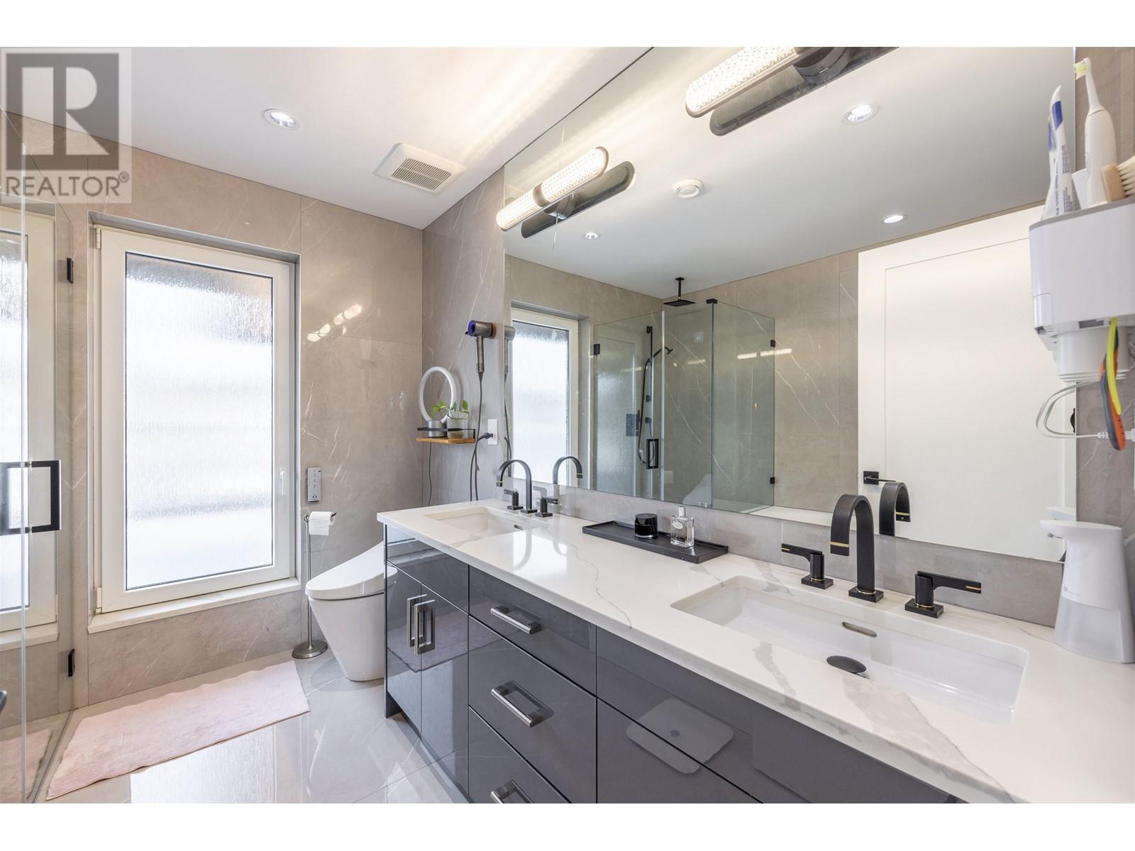 4553 Brentlawn Drive, Burnaby, British Columbia  V5C 3T9 - Photo 7 - R2809012
