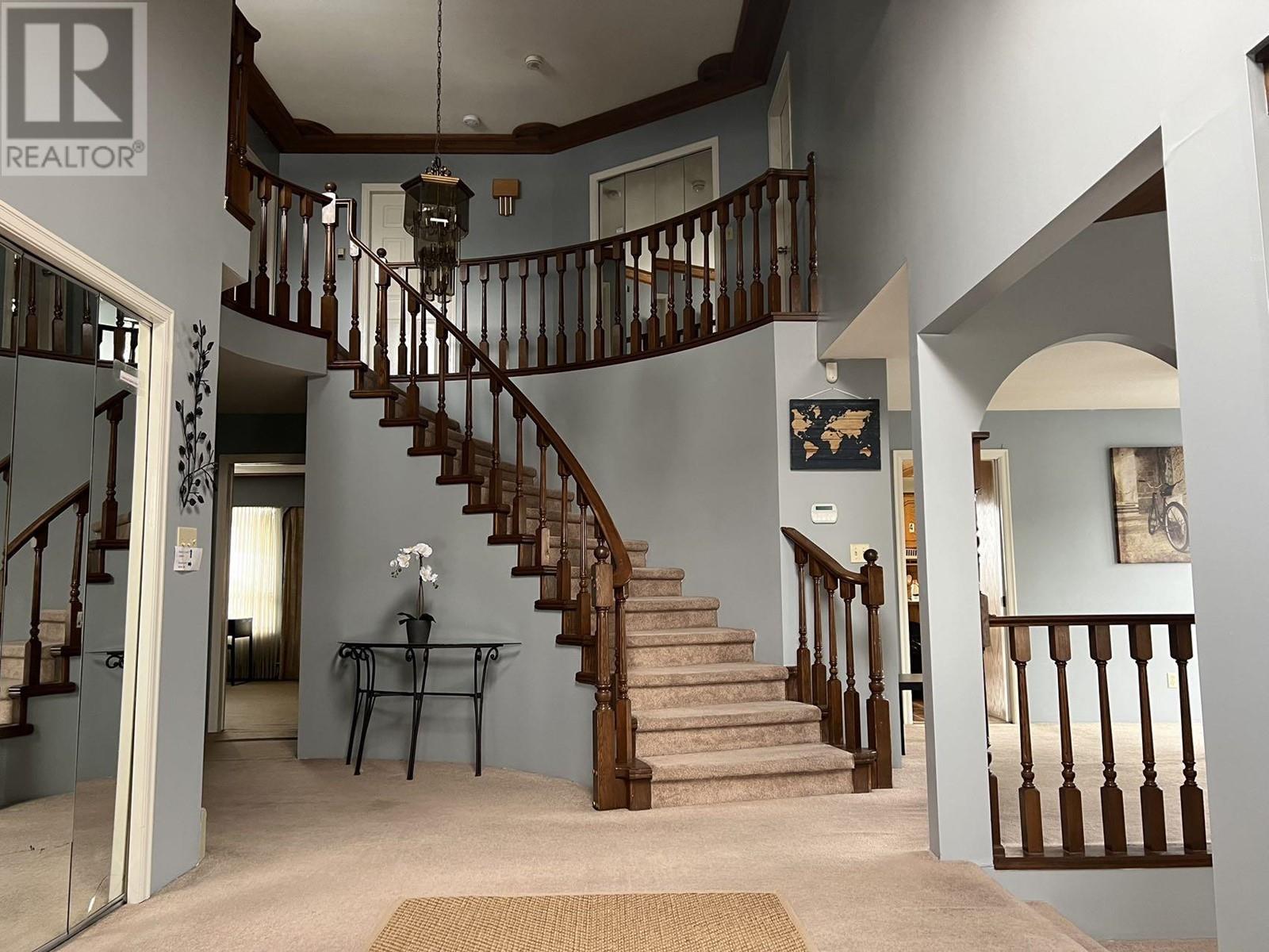 2121 PAULUS CRESCENT, burnaby, British Columbia
