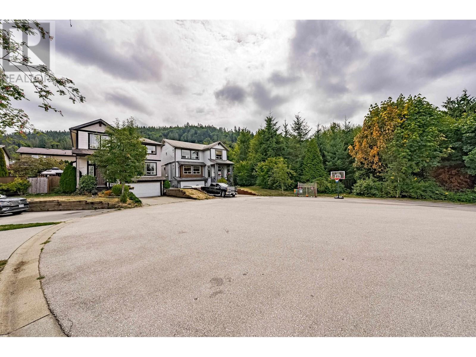 10715 Beecham Place, Maple Ridge, British Columbia  V2W 0E9 - Photo 3 - R2805568