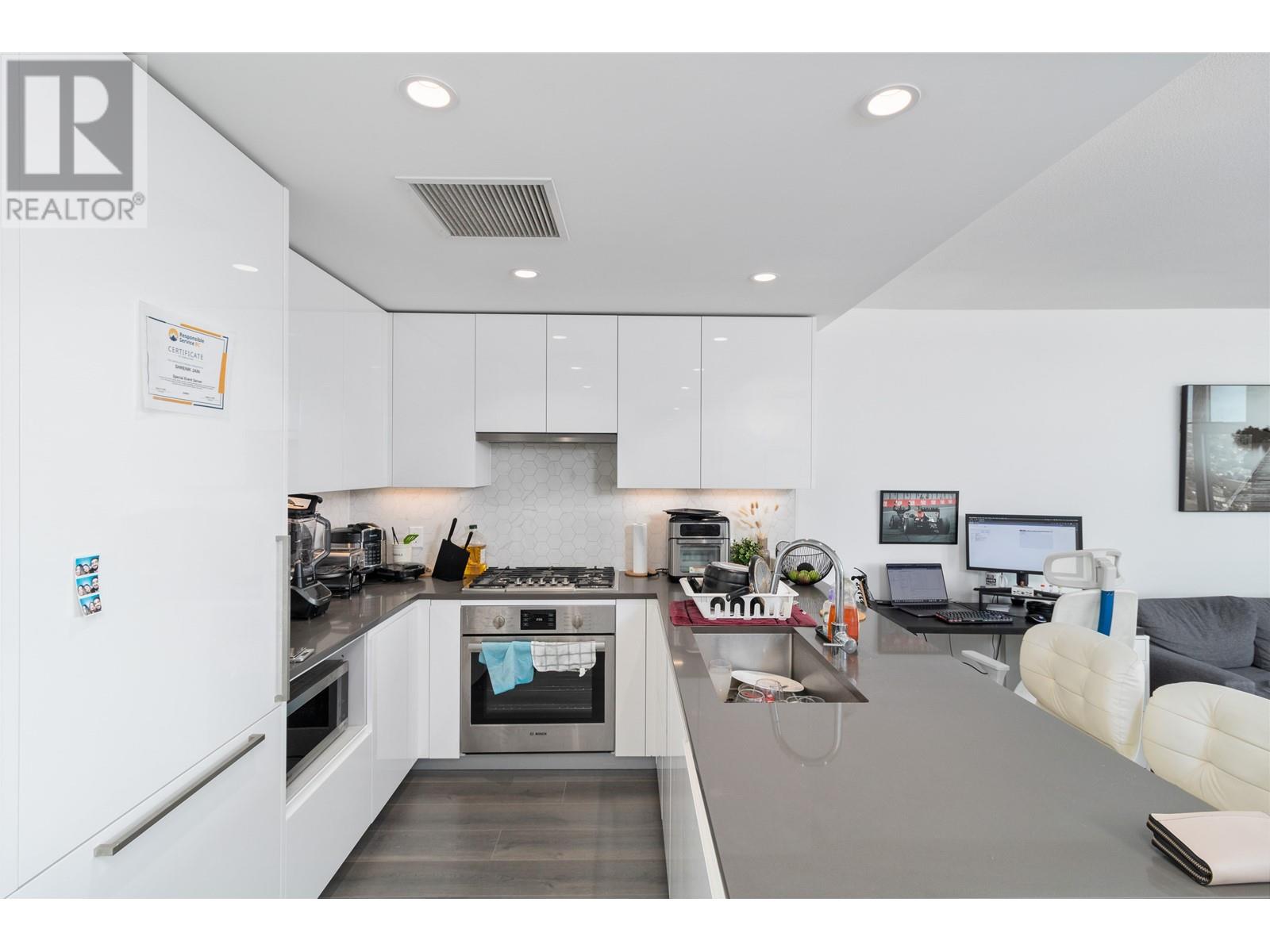 1804 8188 Fraser Street, Vancouver, British Columbia  V5X 0J8 - Photo 6 - R2810013