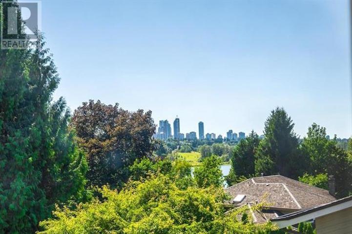 5397 Buckingham Avenue, Burnaby, British Columbia  V5E 1Z9 - Photo 2 - R2810022