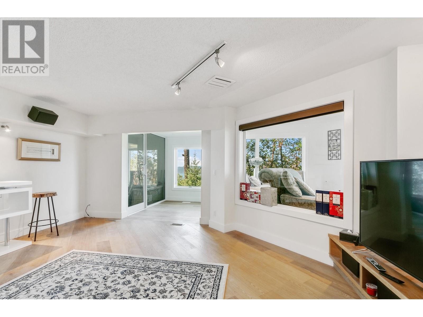 150 Mountain Drive, Lions Bay, British Columbia  V7C 2E2 - Photo 23 - R2809072