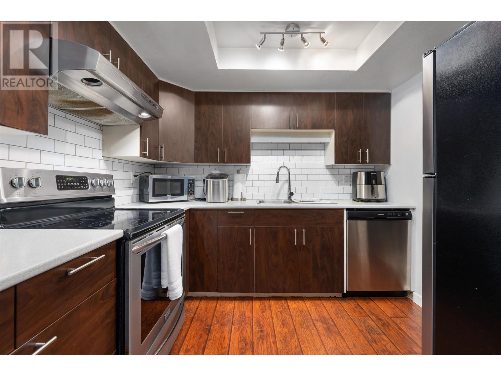 312 2915 Glen Drive, Coquitlam, British Columbia  V3B 7H8 - Photo 2 - R2810197