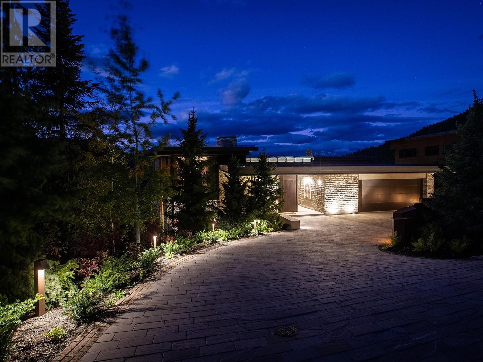 2929 Kadenwood Drive, Whistler, British Columbia  V8E 0L6 - Photo 3 - R2810212