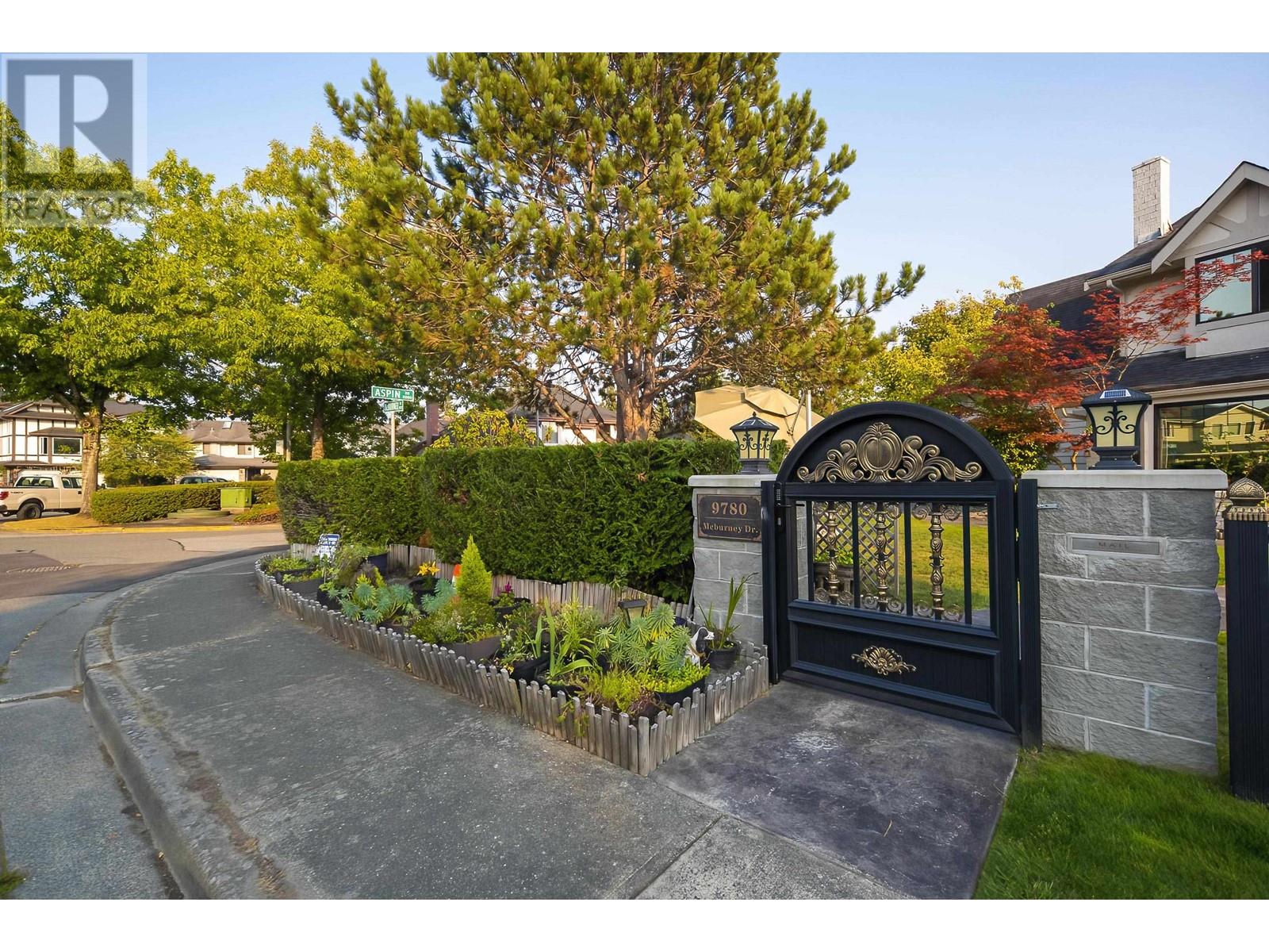 Listing Picture 3 of 40 : 9780 MCBURNEY DRIVE, Richmond / 烈治文 - 魯藝地產 Yvonne Lu Group - MLS Medallion Club Member