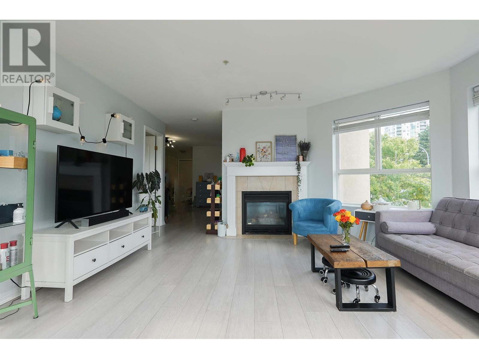 202 202 Mowat Street, New Westminster, British Columbia  V3M 4B2 - Photo 4 - R2809774
