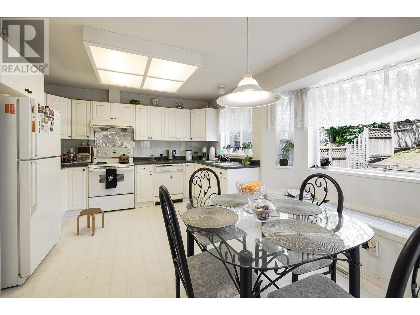 1027 Rochester Avenue, Coquitlam, British Columbia  V3K 2W8 - Photo 8 - R2808267