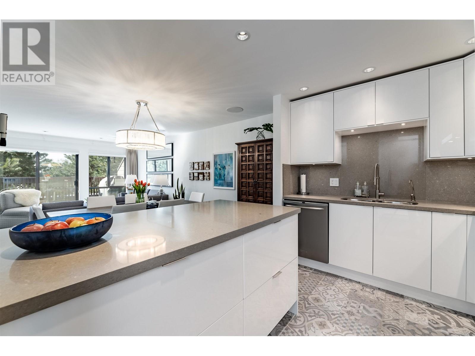 319 333 Wethersfield Drive, Vancouver, British Columbia  V5X 4M9 - Photo 14 - R2810393