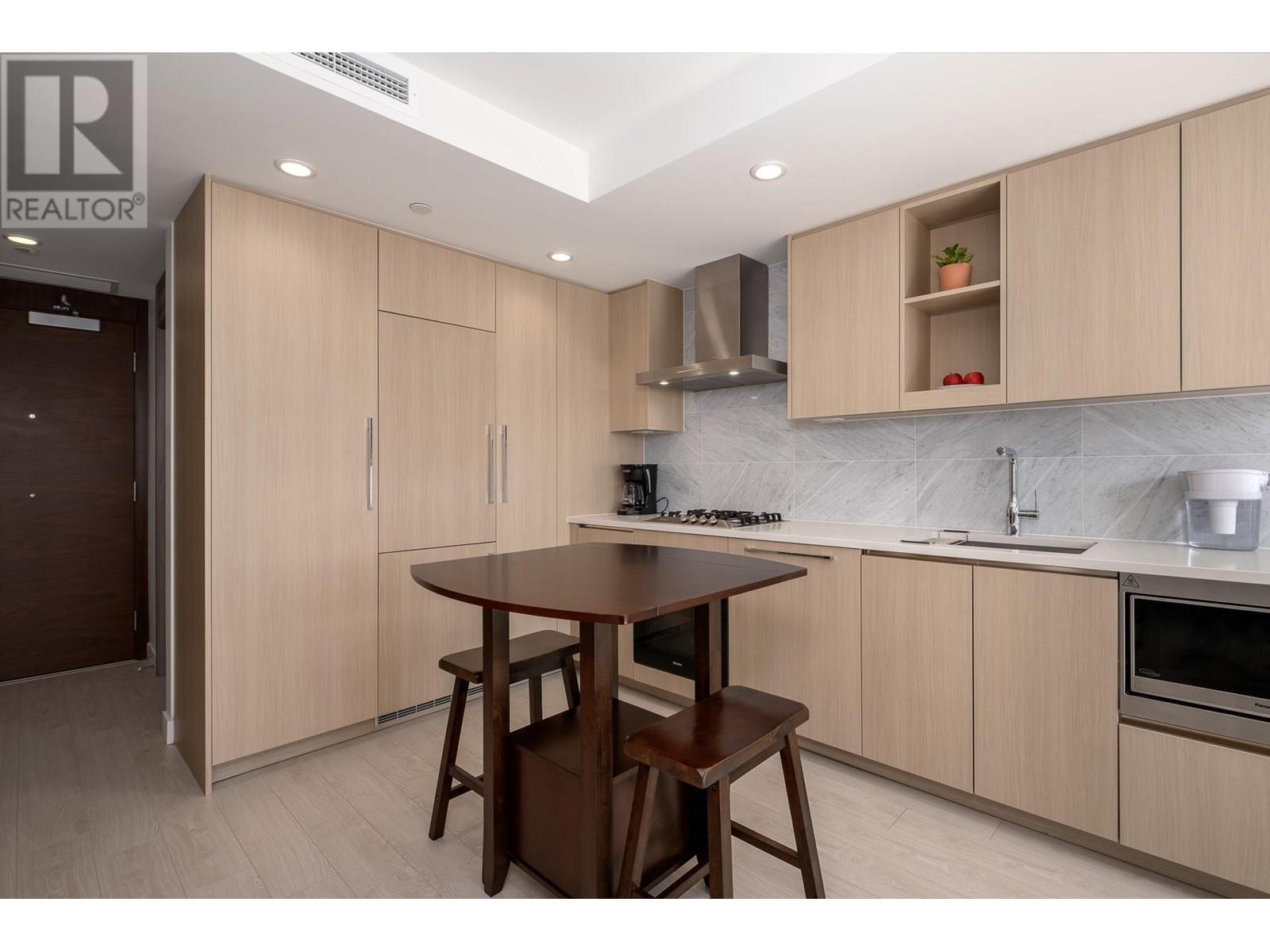 716 1768 Cook Street, Vancouver, British Columbia  V5Y 0N3 - Photo 4 - R2809217