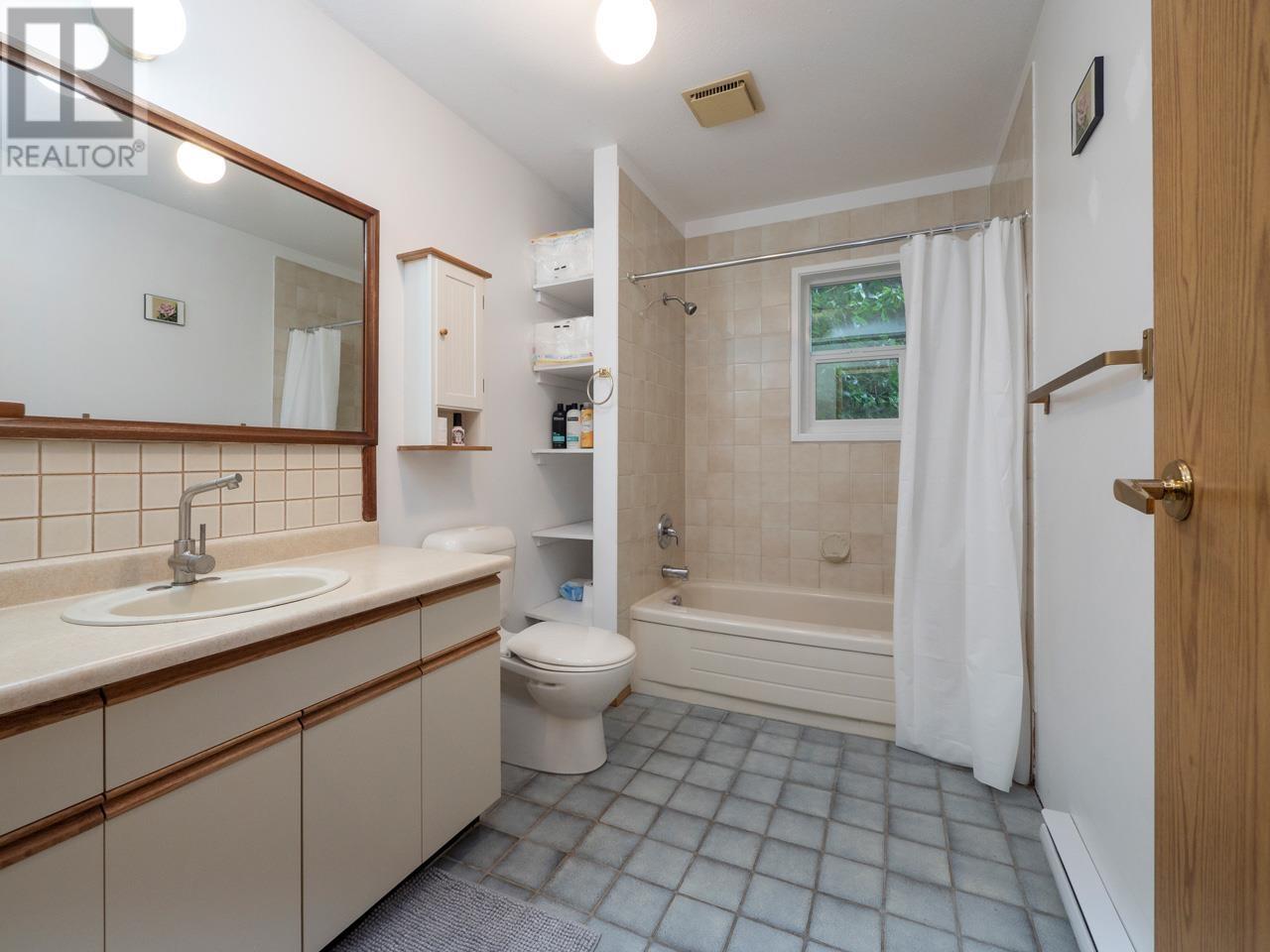 2 5471 Secret Cove Road, Halfmoon Bay, British Columbia  V7Z 1G8 - Photo 13 - R2810489