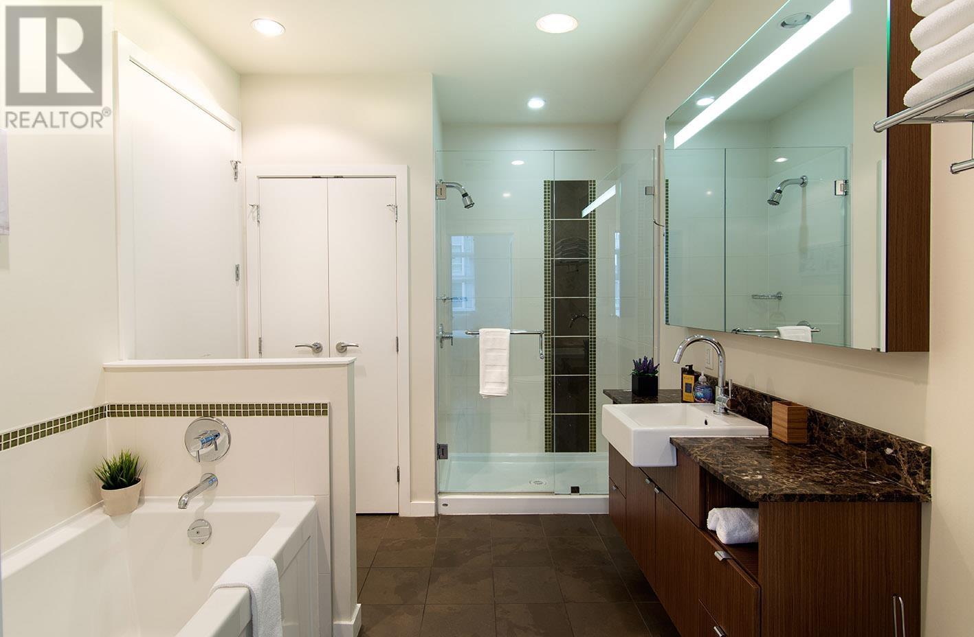 705 1205 Howe Street, Vancouver, British Columbia  V6Z 0B2 - Photo 2 - R2810067