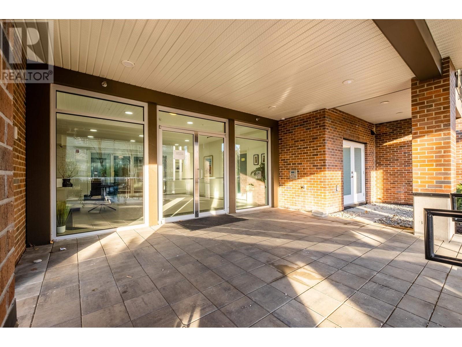 401 22577 Royal Crescent, Maple Ridge, British Columbia  V2X 2M2 - Photo 3 - R2810463