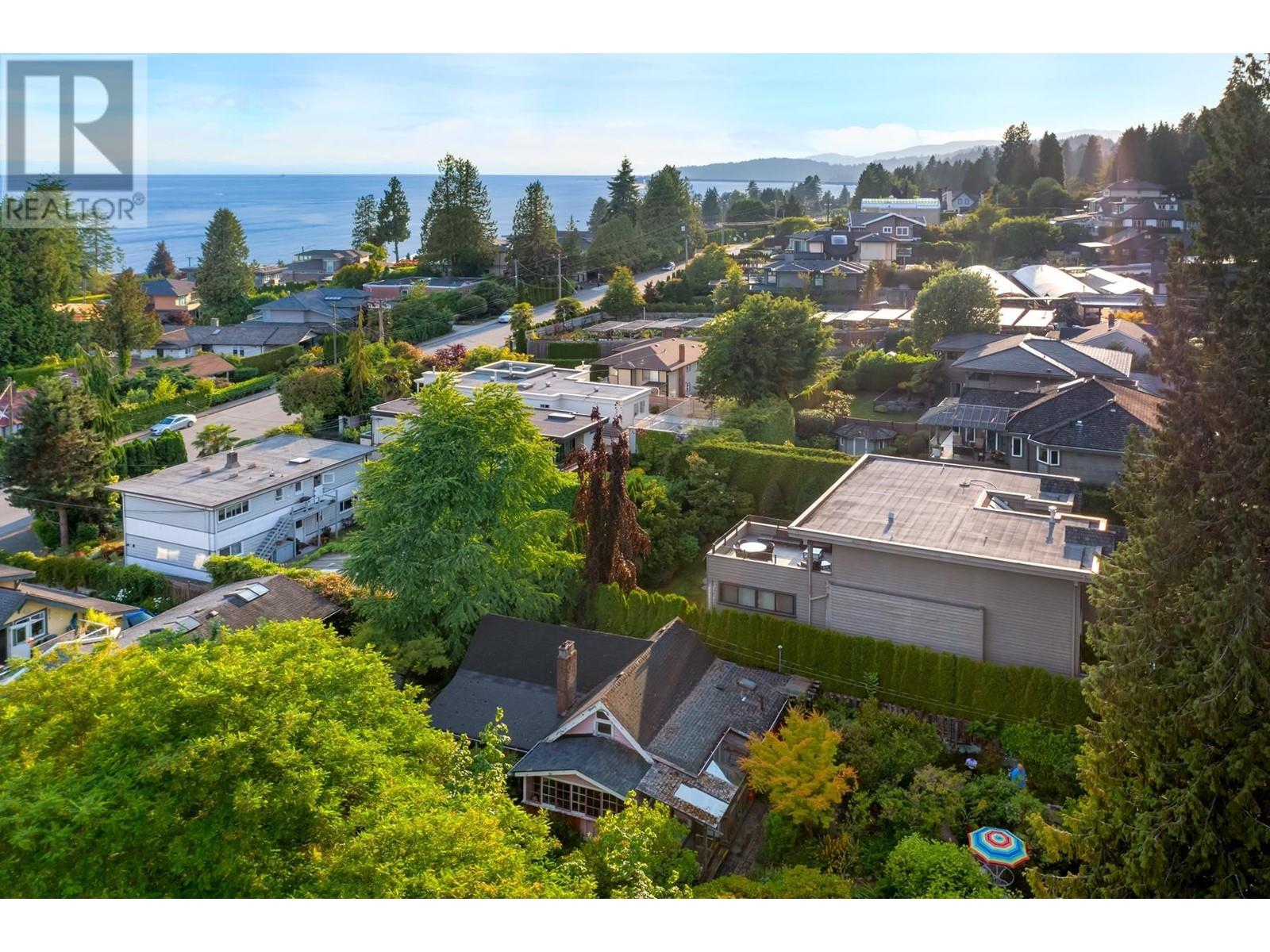 2512 Haywood Avenue, West Vancouver, British Columbia  V7V 1Y4 - Photo 8 - R2794794