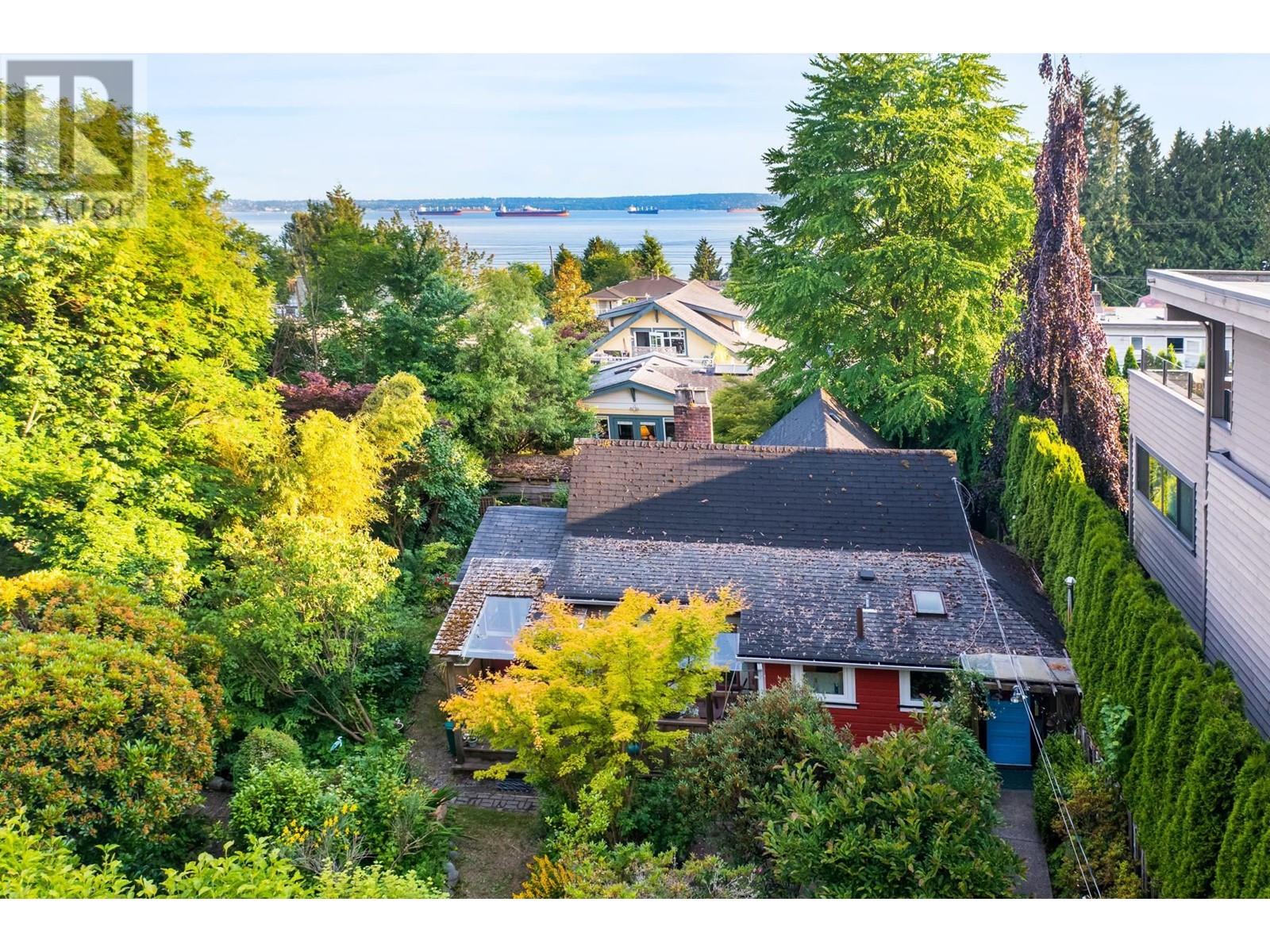 2512 Haywood Avenue, West Vancouver, British Columbia  V7V 1Y4 - Photo 2 - R2794794