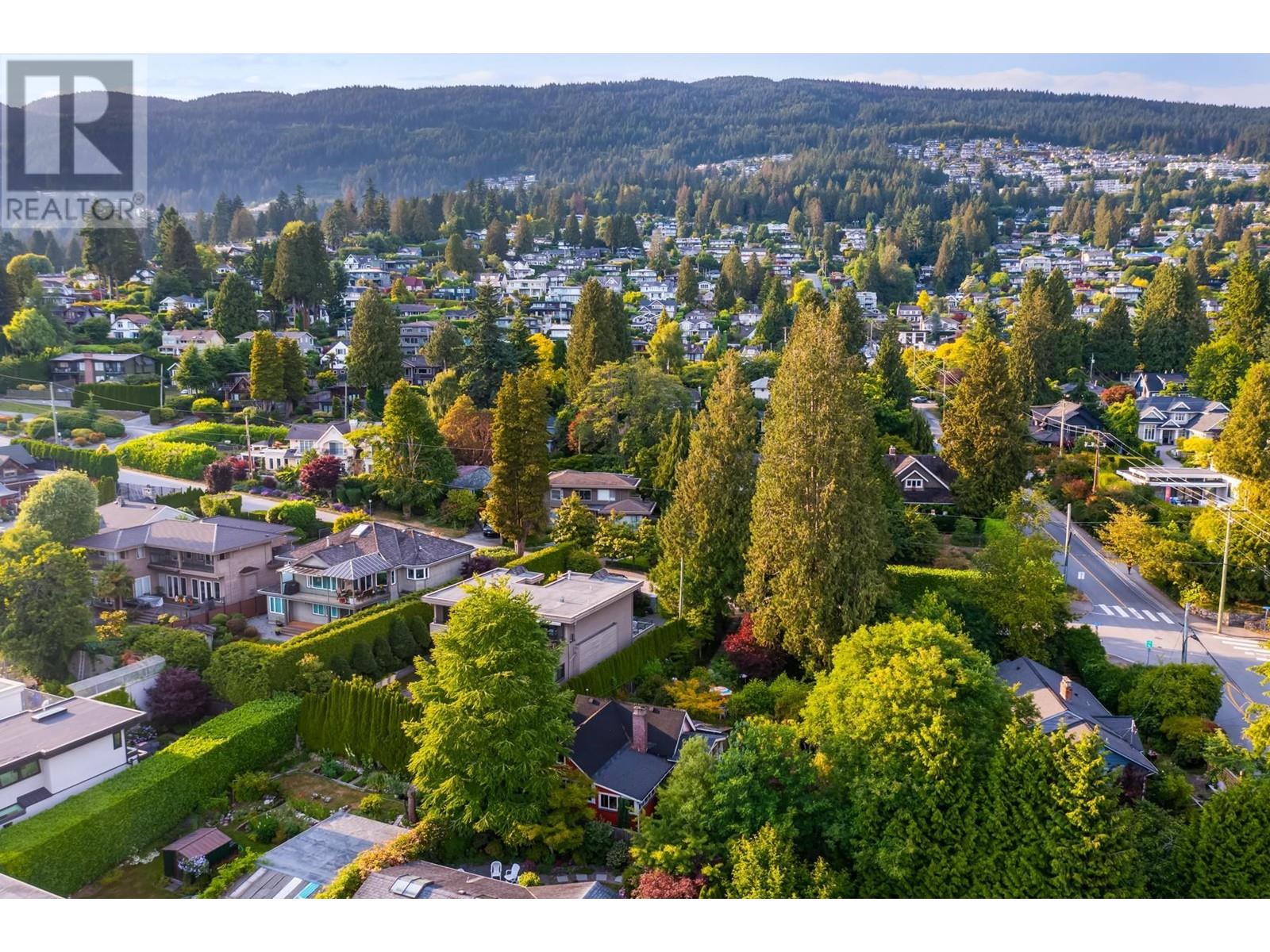 2512 Haywood Avenue, West Vancouver, British Columbia  V7V 1Y4 - Photo 9 - R2794794