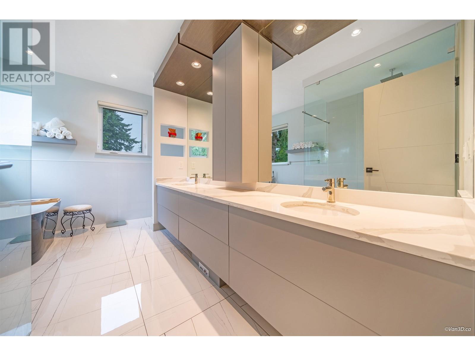 720 Ivy Avenue, Coquitlam, British Columbia  V3J 2J2 - Photo 25 - R2810482