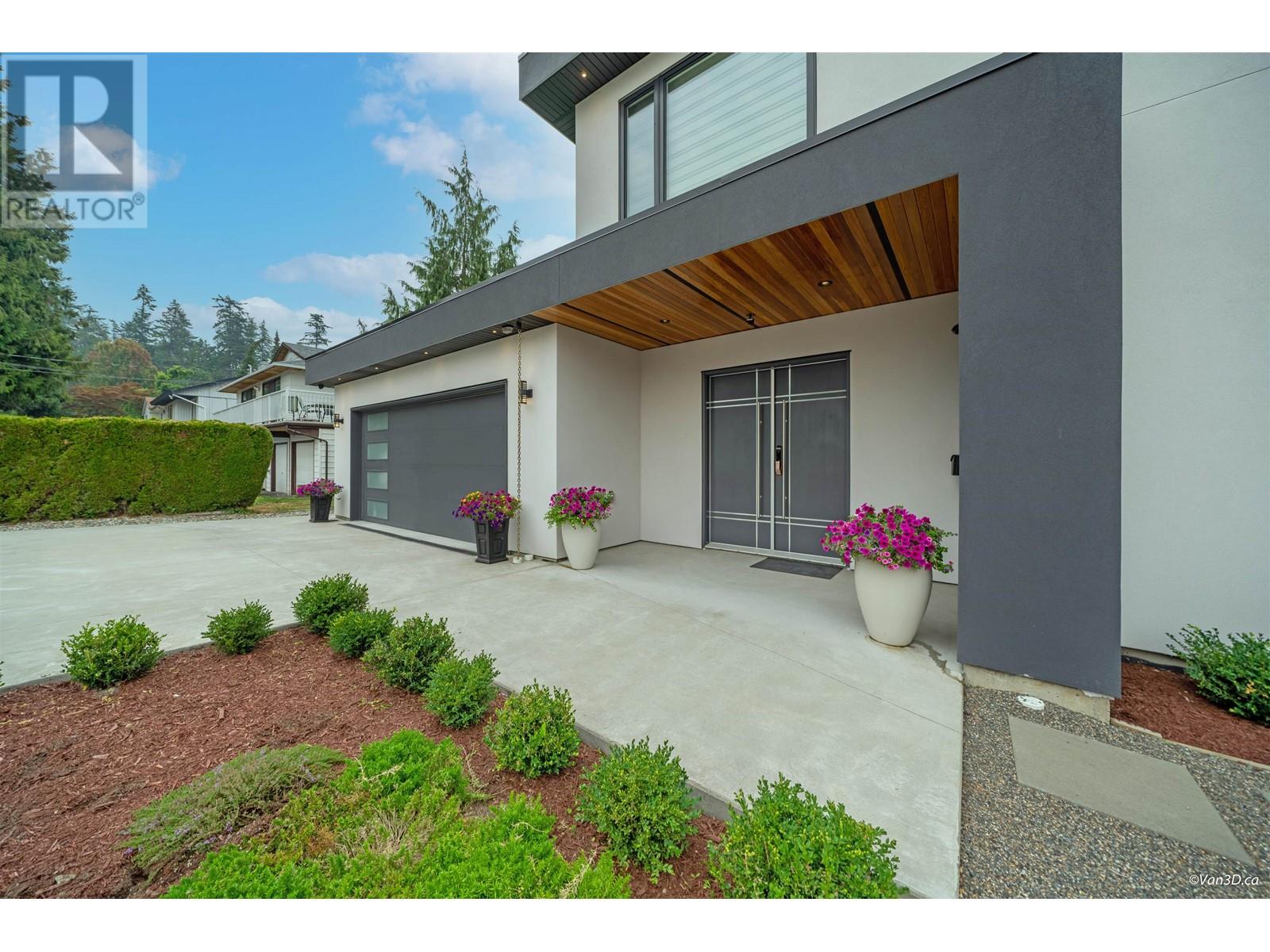 720 Ivy Avenue, Coquitlam, British Columbia  V3J 2J2 - Photo 3 - R2810482