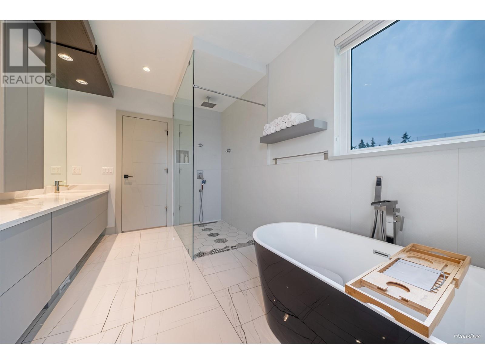 720 Ivy Avenue, Coquitlam, British Columbia  V3J 2J2 - Photo 26 - R2810482