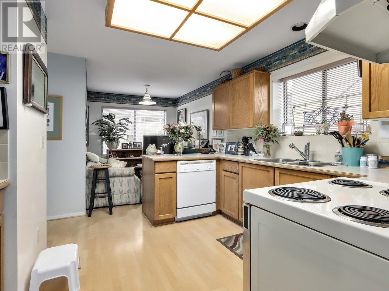 16 2133 St. Georges Avenue, North Vancouver, British Columbia  V7L 3K5 - Photo 12 - R2810567