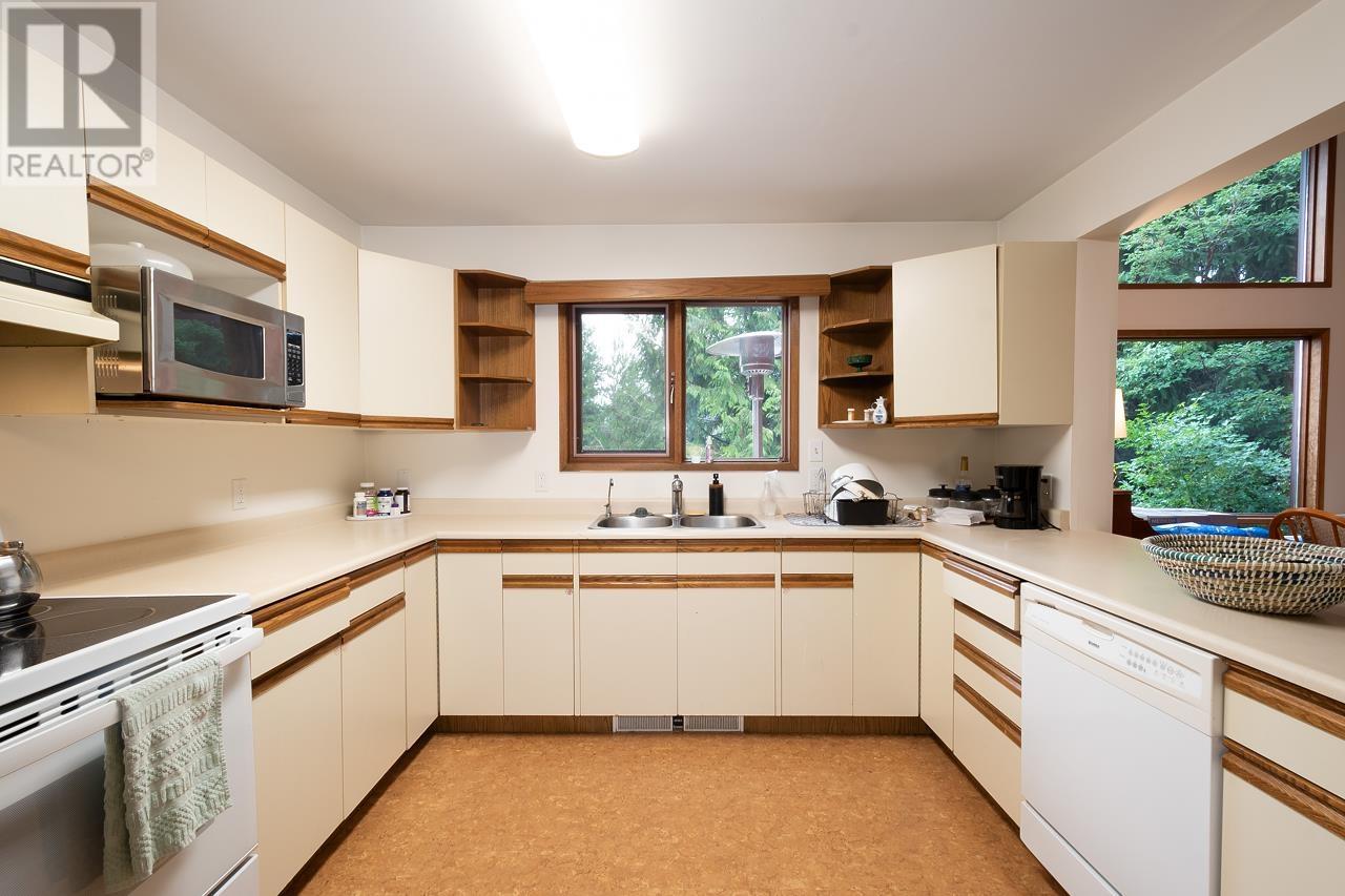 1581 Whitesails Drive, Bowen Island, British Columbia  V0N 1G2 - Photo 9 - R2810585