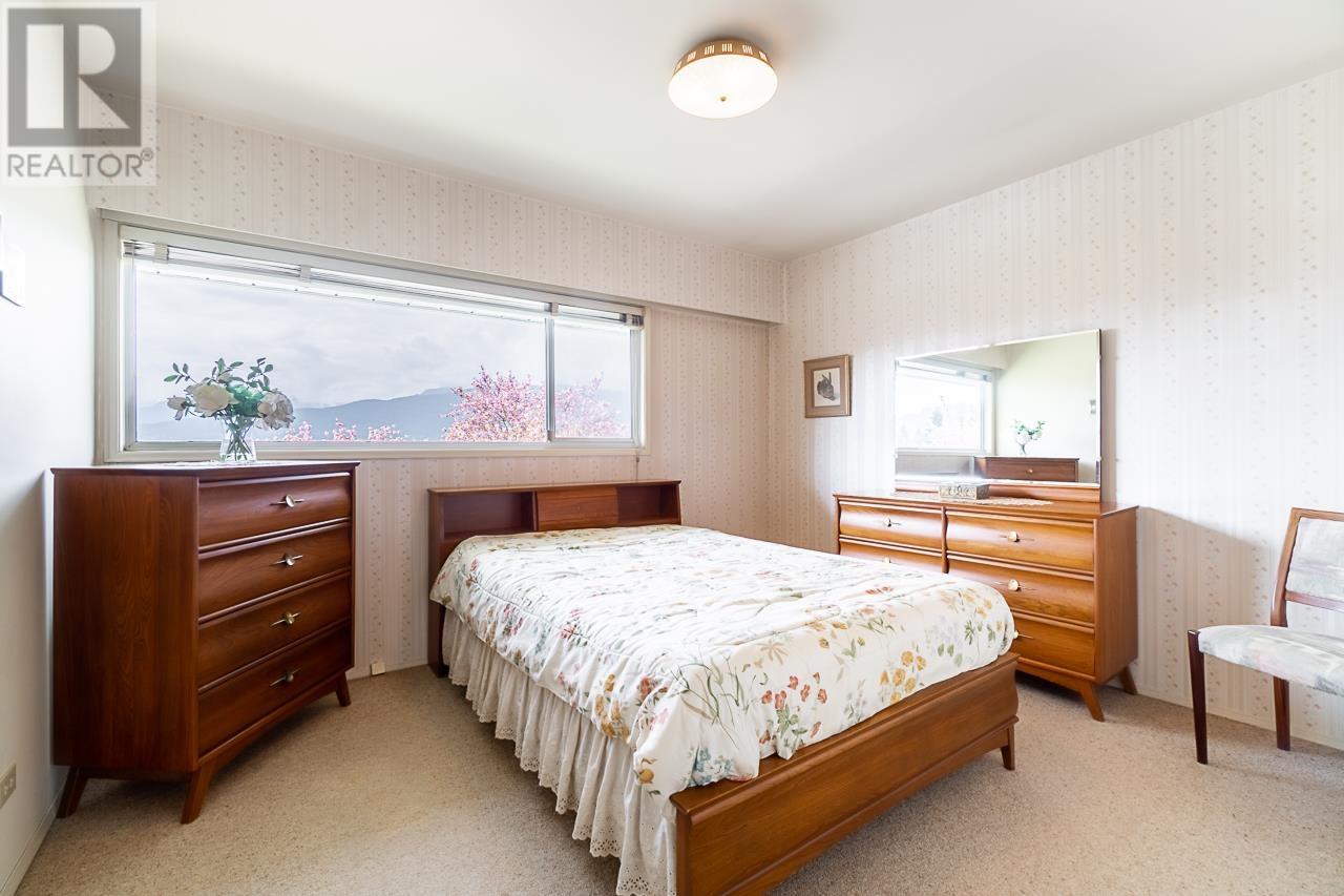 7046 Sierra Drive, Burnaby, British Columbia  V5A 1A5 - Photo 18 - R2776791
