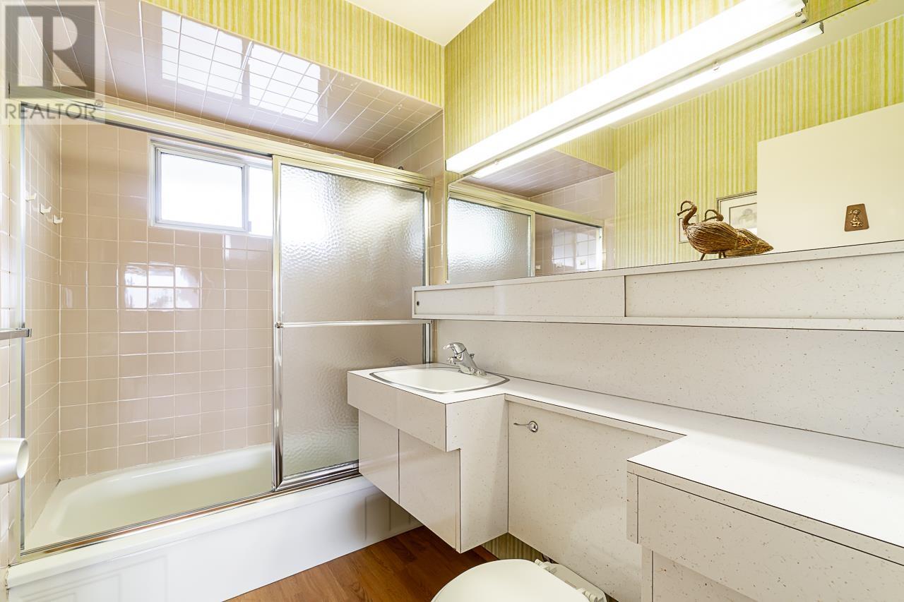 7046 Sierra Drive, Burnaby, British Columbia  V5A 1A5 - Photo 23 - R2776791