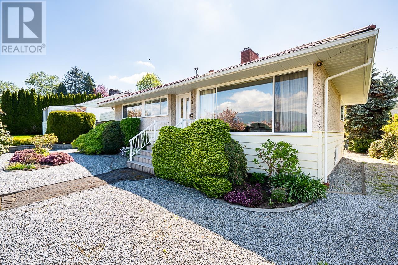 7046 Sierra Drive, Burnaby, British Columbia  V5A 1A5 - Photo 7 - R2776791