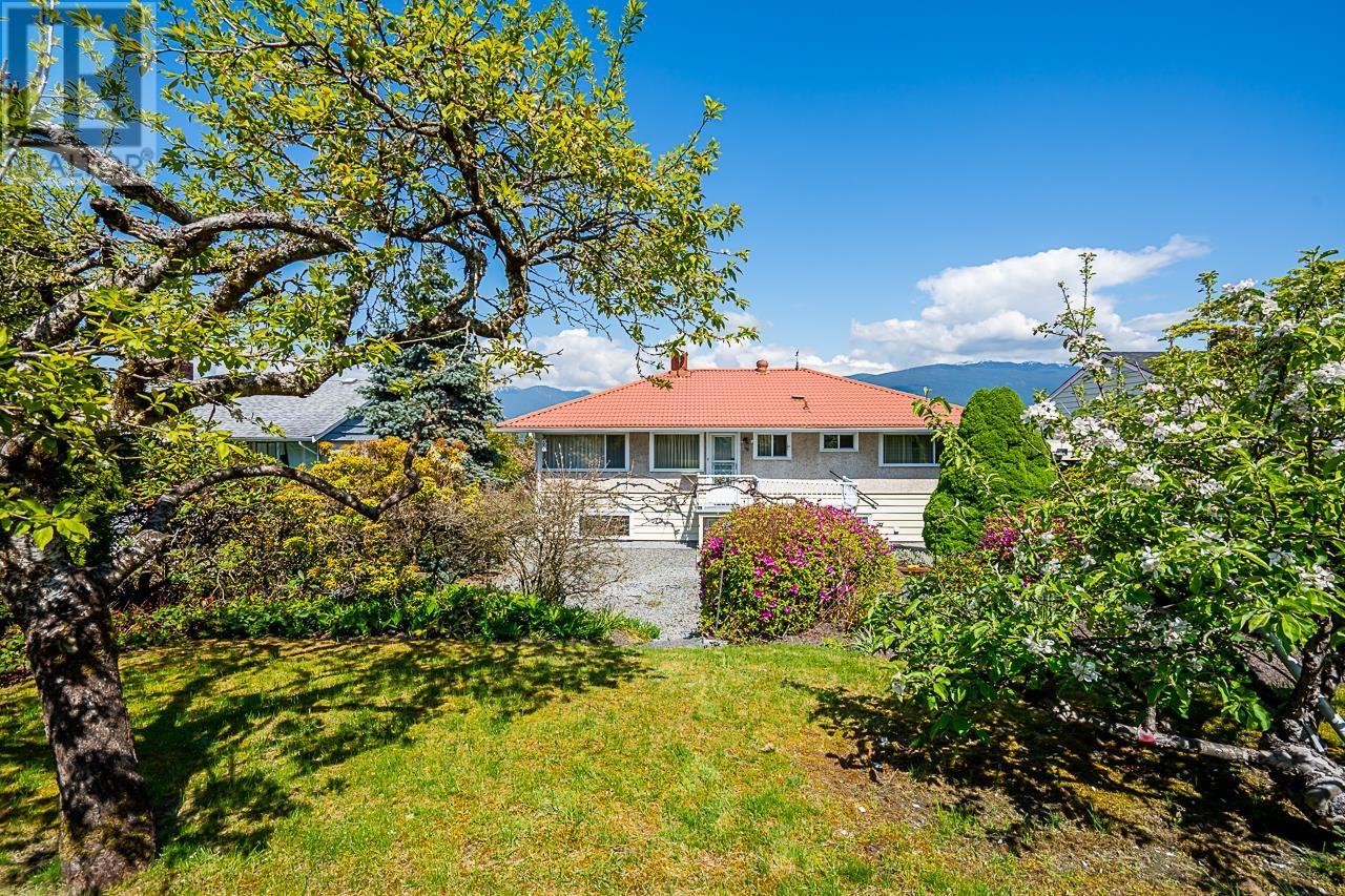 7046 Sierra Drive, Burnaby, British Columbia  V5A 1A5 - Photo 33 - R2776791