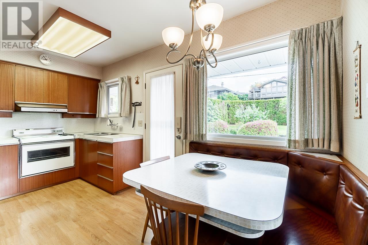 7046 Sierra Drive, Burnaby, British Columbia  V5A 1A5 - Photo 13 - R2776791