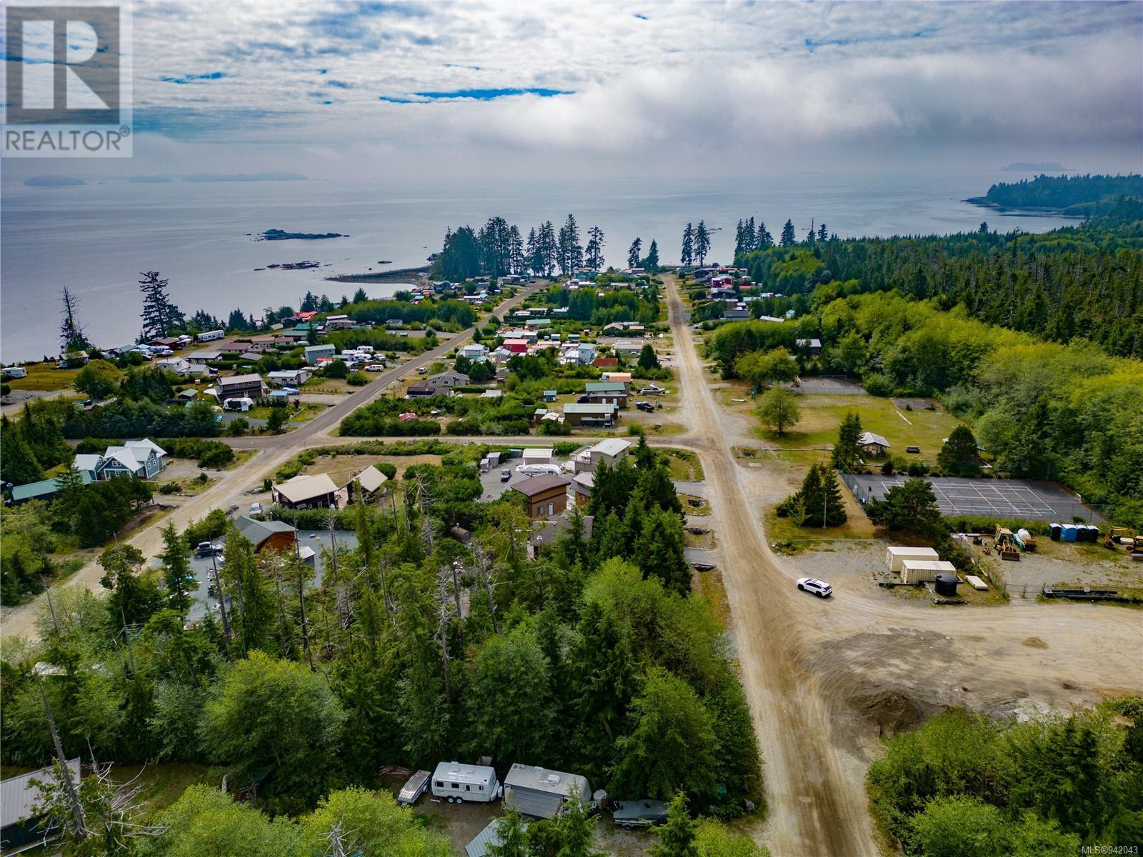 1130 Seventh Ave, Ucluelet, British Columbia  V0R 3A0 - Photo 2 - 942043