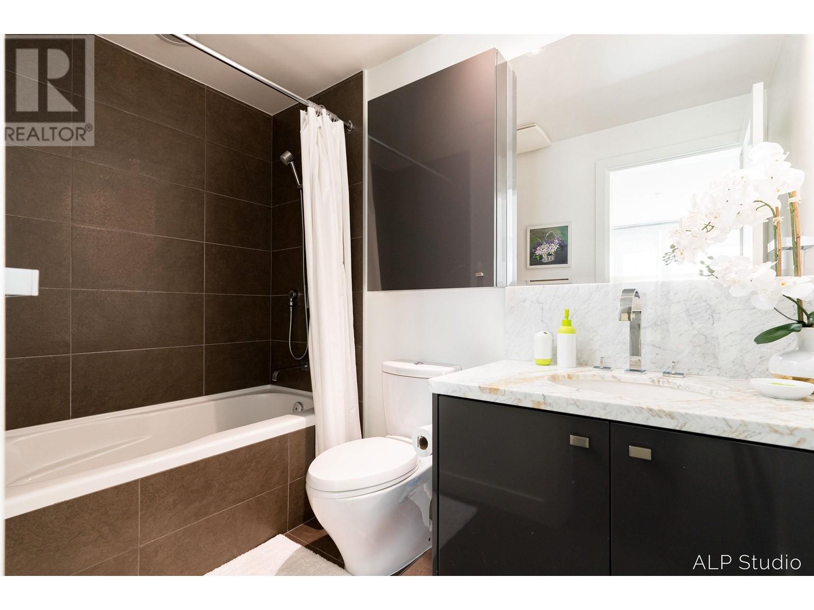 215&216 1961 Collingwood Street, Vancouver, British Columbia  V6R 3K6 - Photo 17 - R2810201