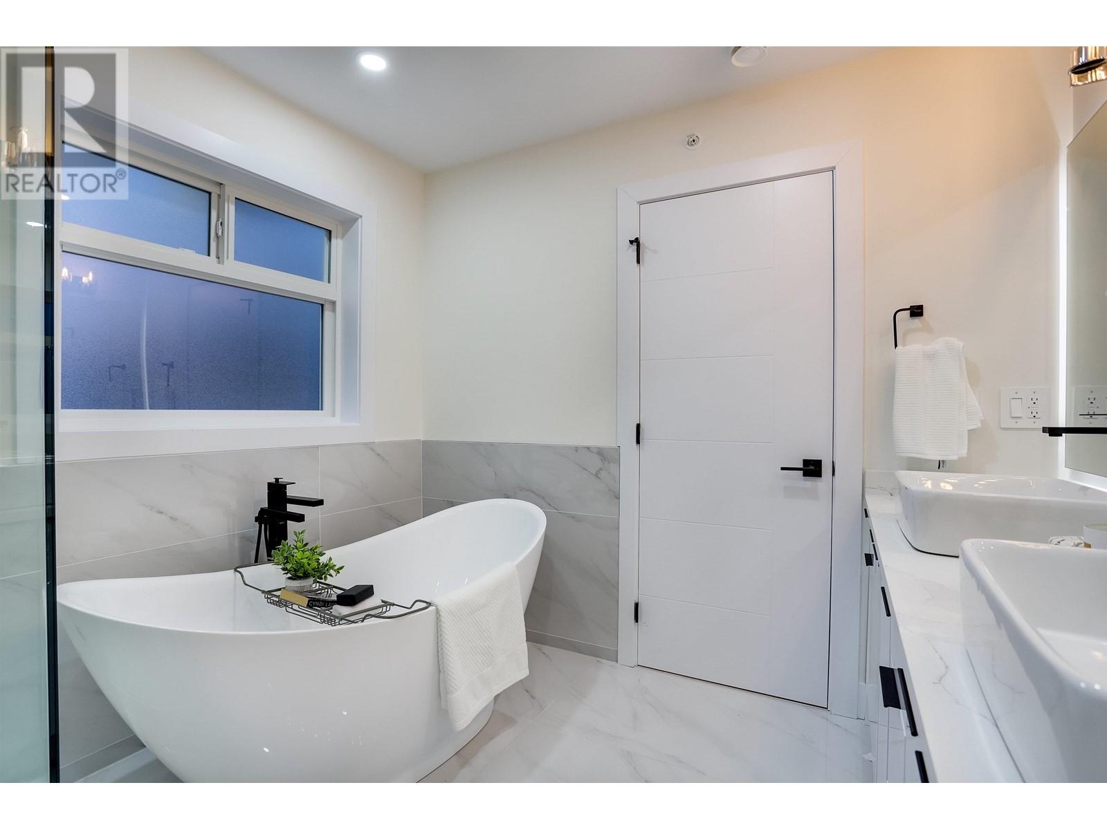 1745 Morgan Avenue, Port Coquitlam, British Columbia  V3C 1J6 - Photo 22 - R2810669