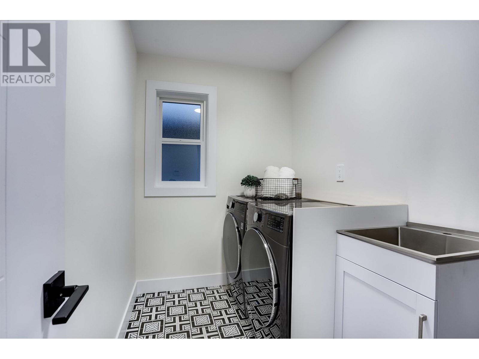1745 Morgan Avenue, Port Coquitlam, British Columbia  V3C 1J6 - Photo 28 - R2810669