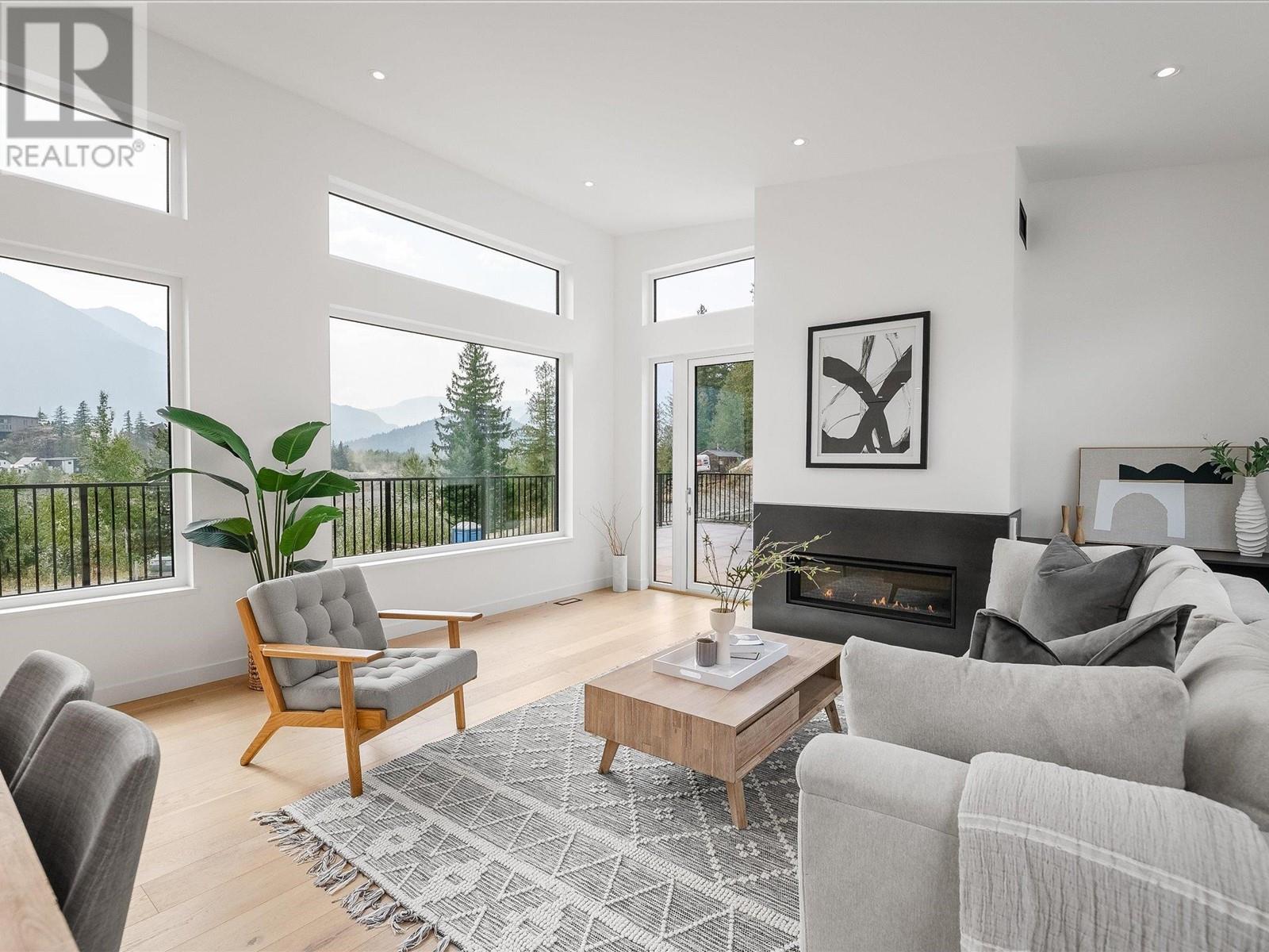7650 Seven O'clock Drive, Pemberton, British Columbia  V0N 2L0 - Photo 11 - R2806196