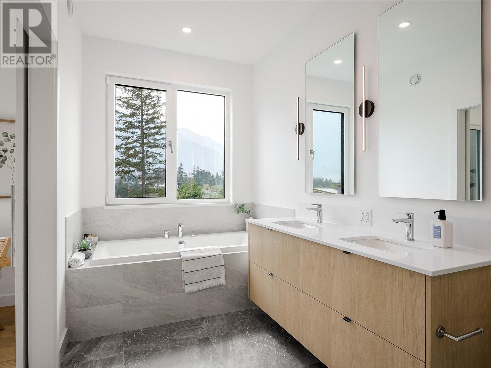 7650 Seven O'clock Drive, Pemberton, British Columbia  V0N 2L0 - Photo 18 - R2806196