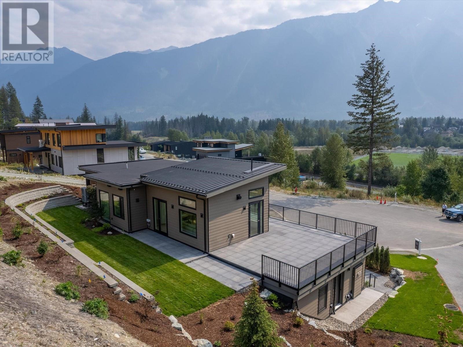 7650 Seven O'clock Drive, Pemberton, British Columbia  V0N 2L0 - Photo 5 - R2806196