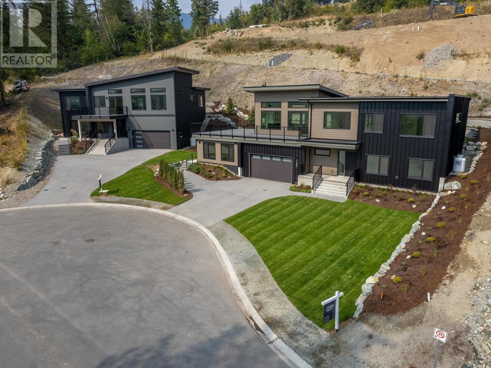 7650 Seven O'clock Drive, Pemberton, British Columbia  V0N 2L0 - Photo 3 - R2806196