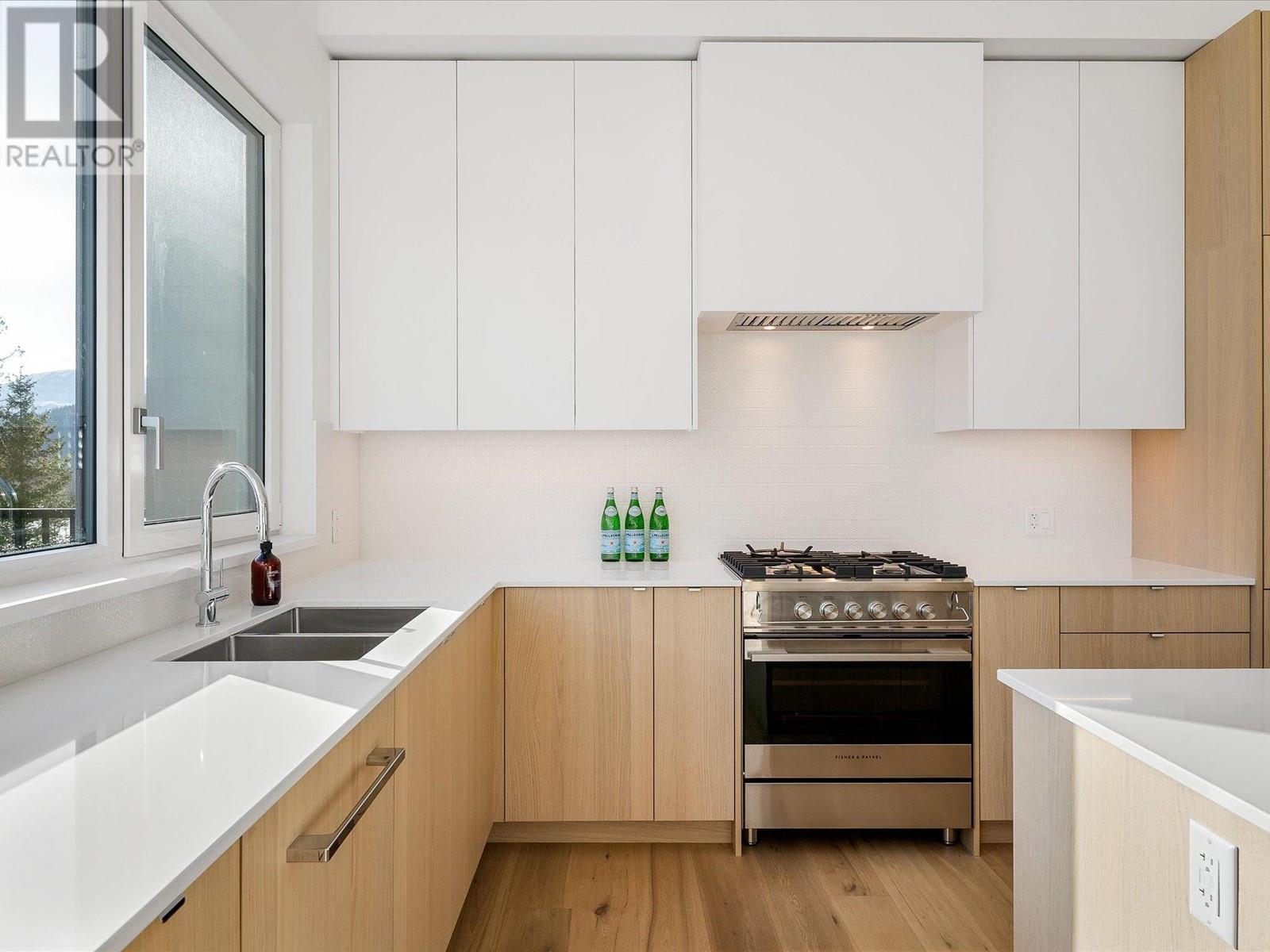 7652 Seven O'clock Drive, Pemberton, British Columbia  V0N 2L3 - Photo 11 - R2806292